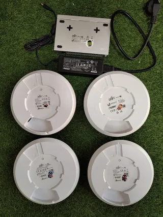 Pack 4 Ubiquiti UniFi AP + Switch