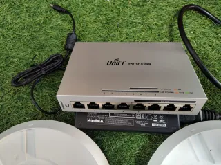 Pack 4 Ubiquiti UniFi AP + Switch
