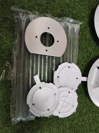 Pack 4 Ubiquiti UniFi AP + Switch
