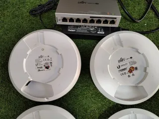 Pack 4 Ubiquiti UniFi AP + Switch