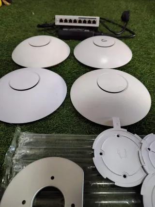 Pack 4 Ubiquiti UniFi AP + Switch