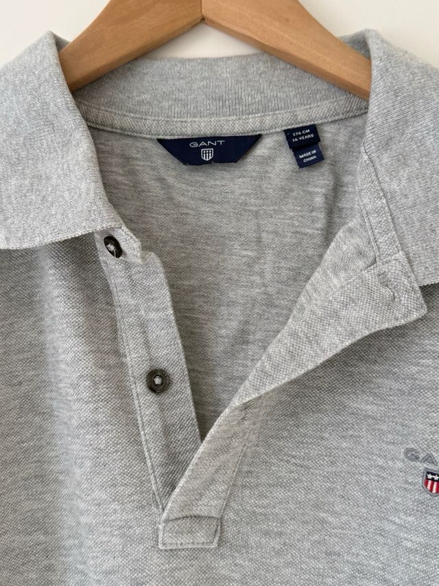 Polo Gant gris manga corta talla 16 años.