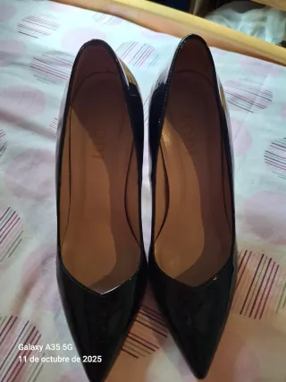 Zapatos de tacón negros charol
