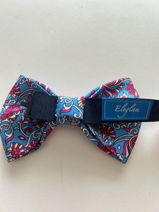 Pajarita con estampado floral