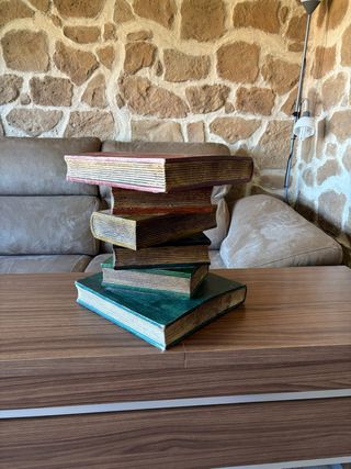 Mesa auxiliar de diseño libros