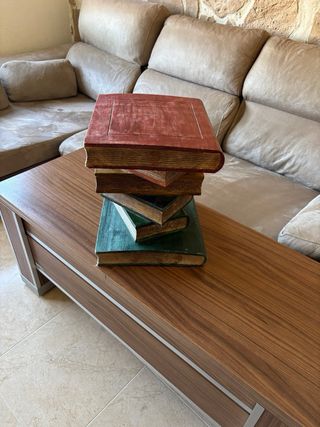 Mesa auxiliar de diseño libros