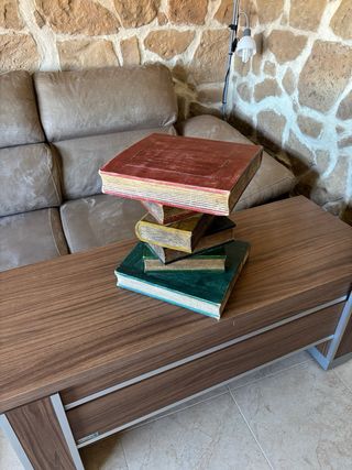 Mesa auxiliar de diseño libros