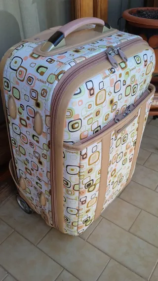Maleta de viaje Summit, con ruedas. H 55x38x27 cm 