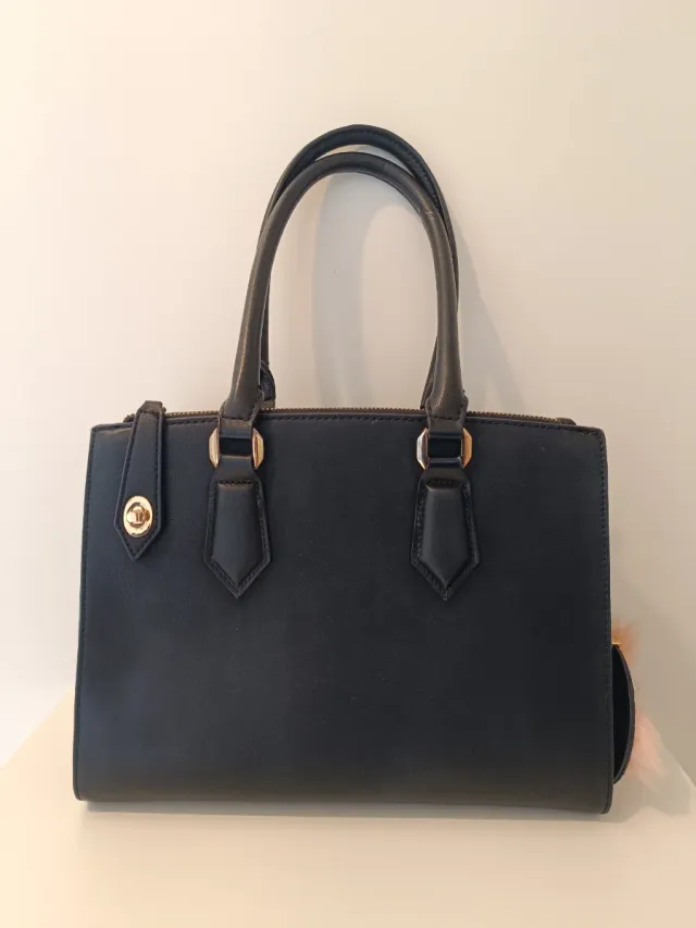 Borsa nera a spalla con tracolla