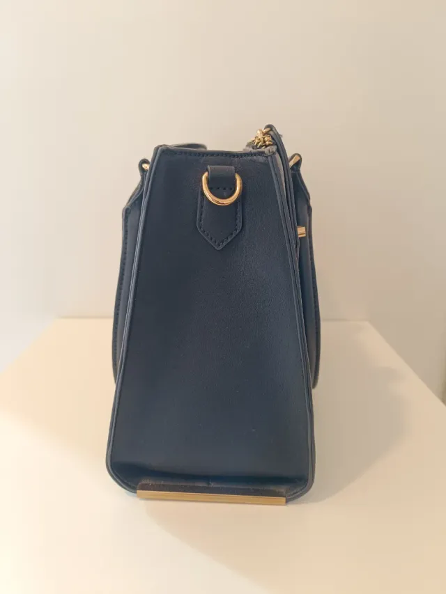 Borsa nera a spalla con tracolla