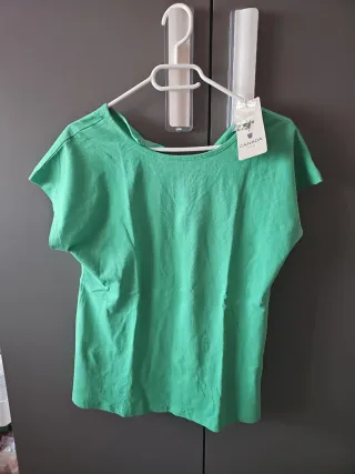 Camiseta verde manga corta Canada. Talla 162 cm.