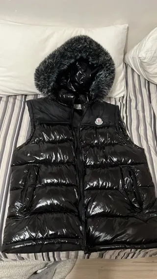 Chaleco Moncler Negro con Capucha