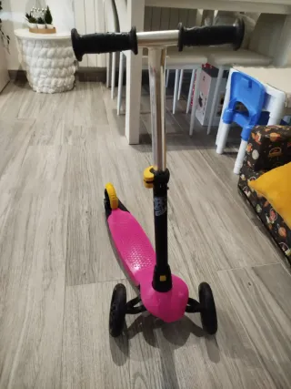 Patinete Oxelo B1 rosa 3 ruedas utilizado 2 veces 