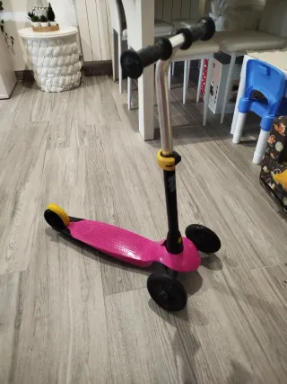 Patinete Oxelo B1 rosa 3 ruedas utilizado 2 veces 