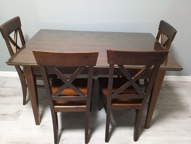 Muebles de madera y cristal