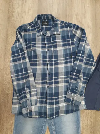 Conjunto niño: Camisa cuadros, camiseta y jeans