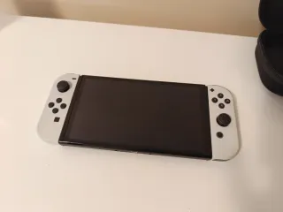 Nintendo Switch OLED bianco