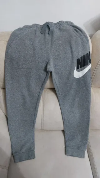 Pantalón chándal Nike gris talla 13/14