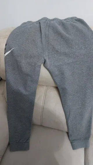 Pantalón chándal Nike gris talla 13/14