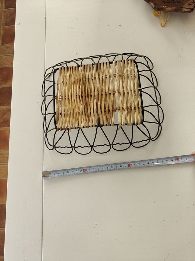 Bandeja mimbre y 2 platos madera/latón