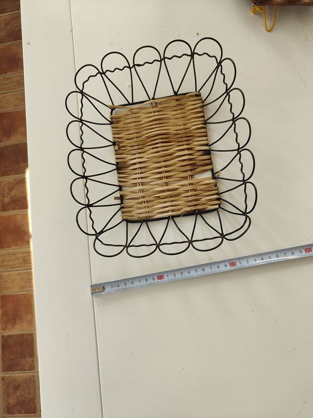 Bandeja mimbre y 2 platos madera/latón