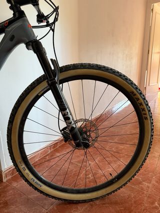 Bicicleta MTB KTM Carbono