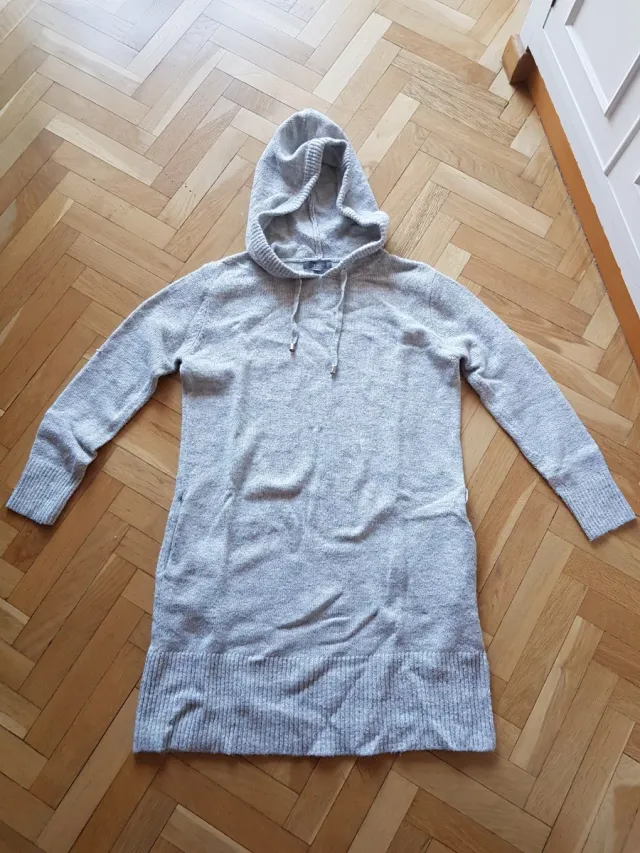 Jersey gris largo con capucha