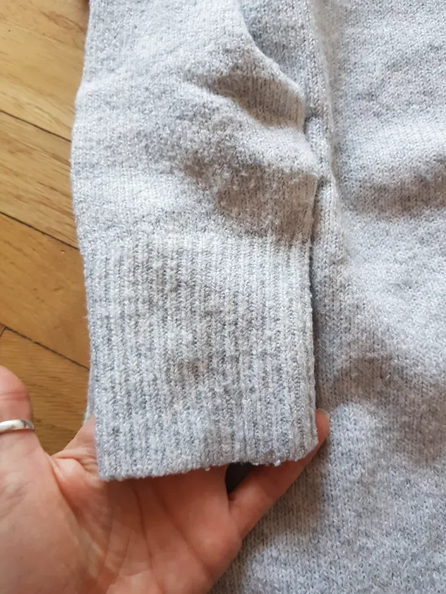 Jersey gris largo con capucha