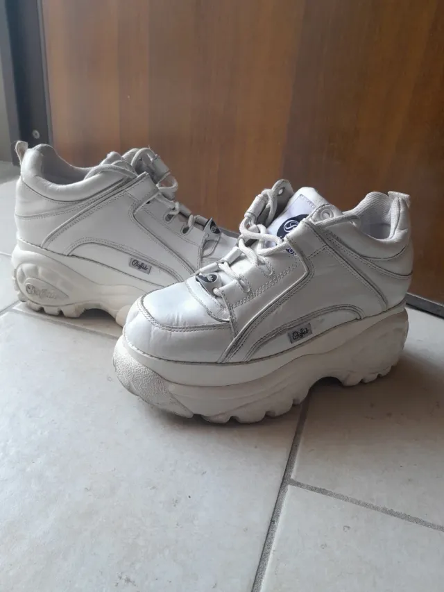 Buffalo London Classic Low Leather