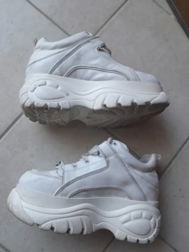 Buffalo London Classic Low Leather