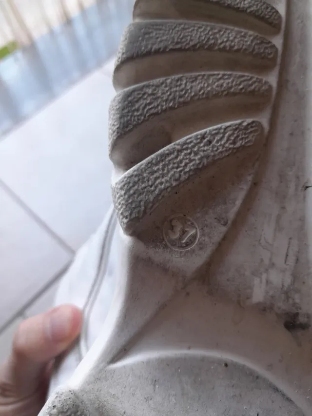 Buffalo London Classic Low Leather