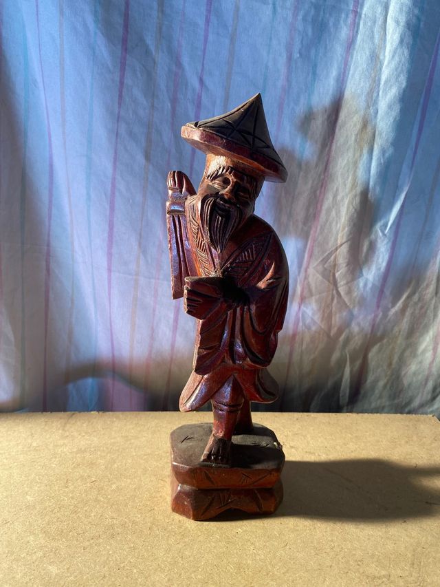 Figura de madera tallada