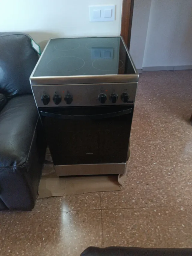 Cocina vitrocerámica con horno eléctrico