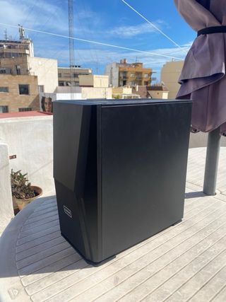 Ordenador Gaming Negro y Blanco