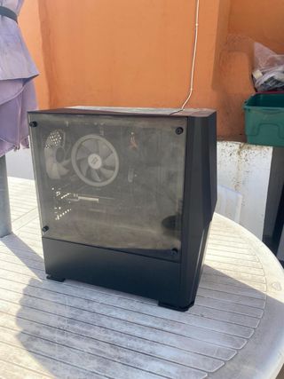 Ordenador Gaming Negro y Blanco
