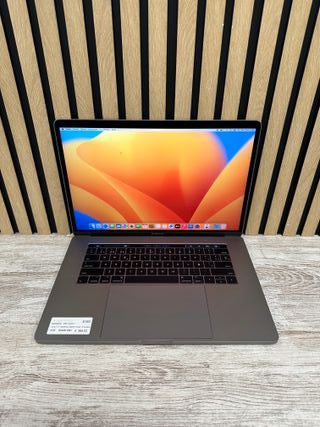 MacBook Pro 15" 2017 i7 16gb 500gb SSD