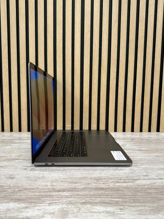 MacBook Pro 15" 2017 i7 16gb 500gb SSD