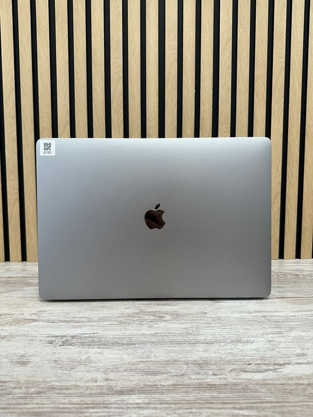 MacBook Pro 15" 2017 i7 16gb 500gb SSD