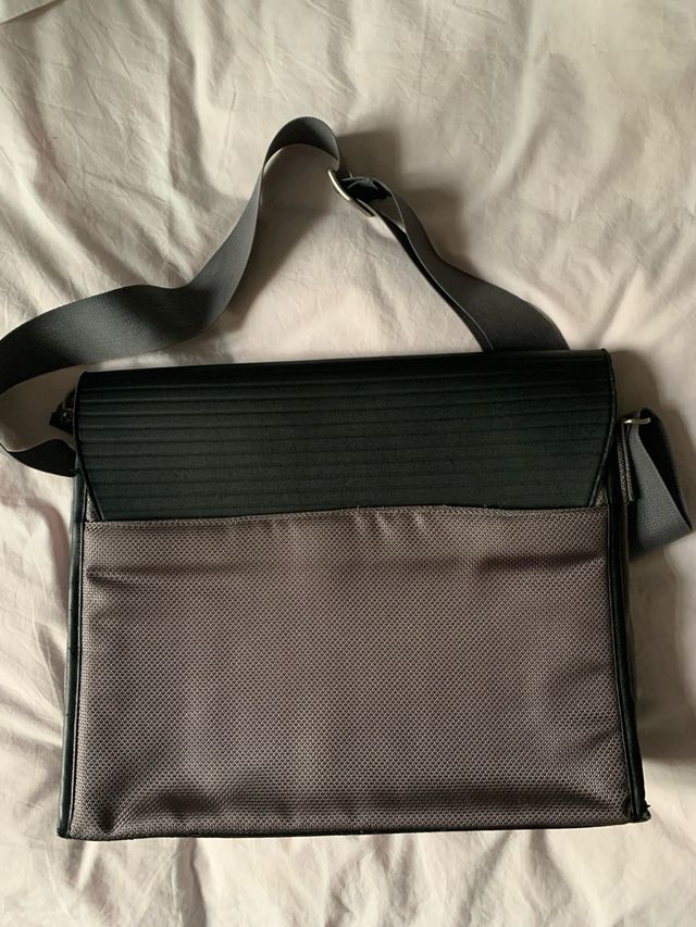 Bolso bandolera Ikea negro y gris