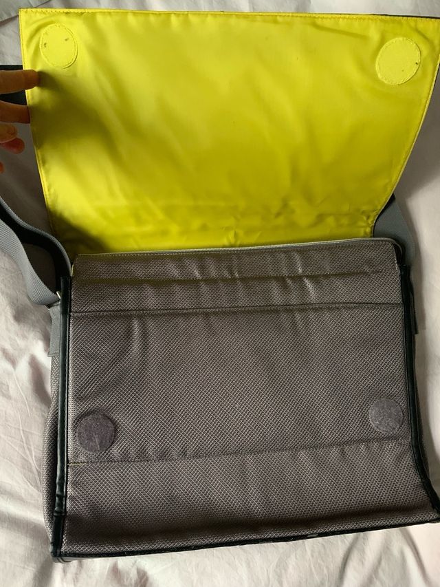 Bolso bandolera Ikea negro y gris