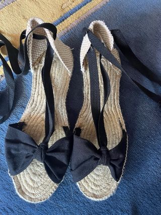 Alpargatas con lazo negro talla 42