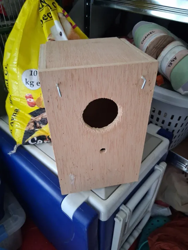 Nido para agapornis y periquitos de madera