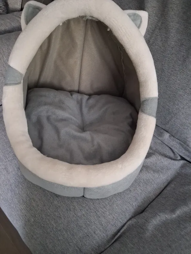 Camita para mascotas gris y blanco