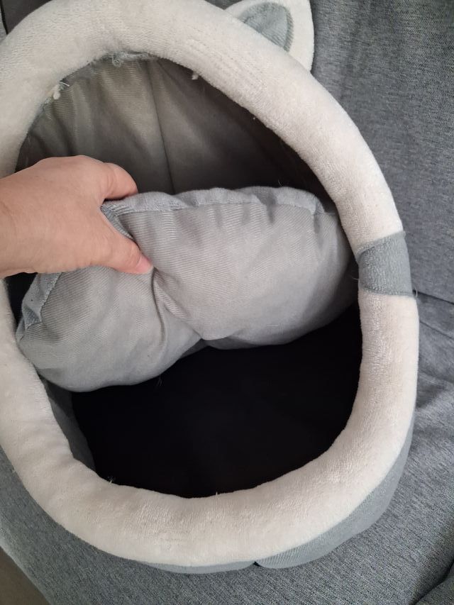 Camita para mascotas gris y blanco