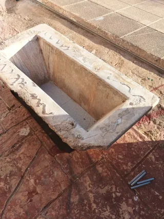 Bebedero antiguo piedra fregadero  más de 100 años