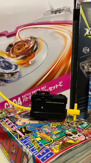 Lanzador Beyblade X Winder Launcher amarillo