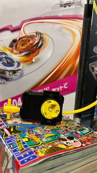 Lanzador Beyblade X Winder Launcher amarillo