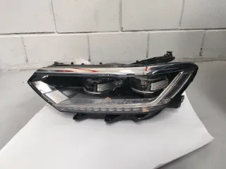 Faro Izquierdo Wolsvagen Passat Inundado