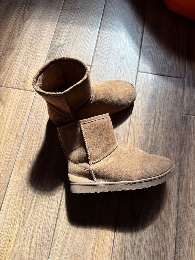 Botas marrones de ante nuevas