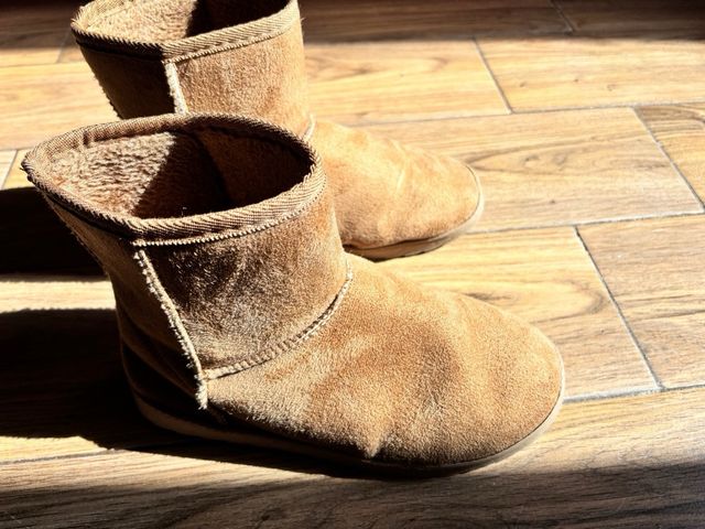 Botas marrones de ante nuevas